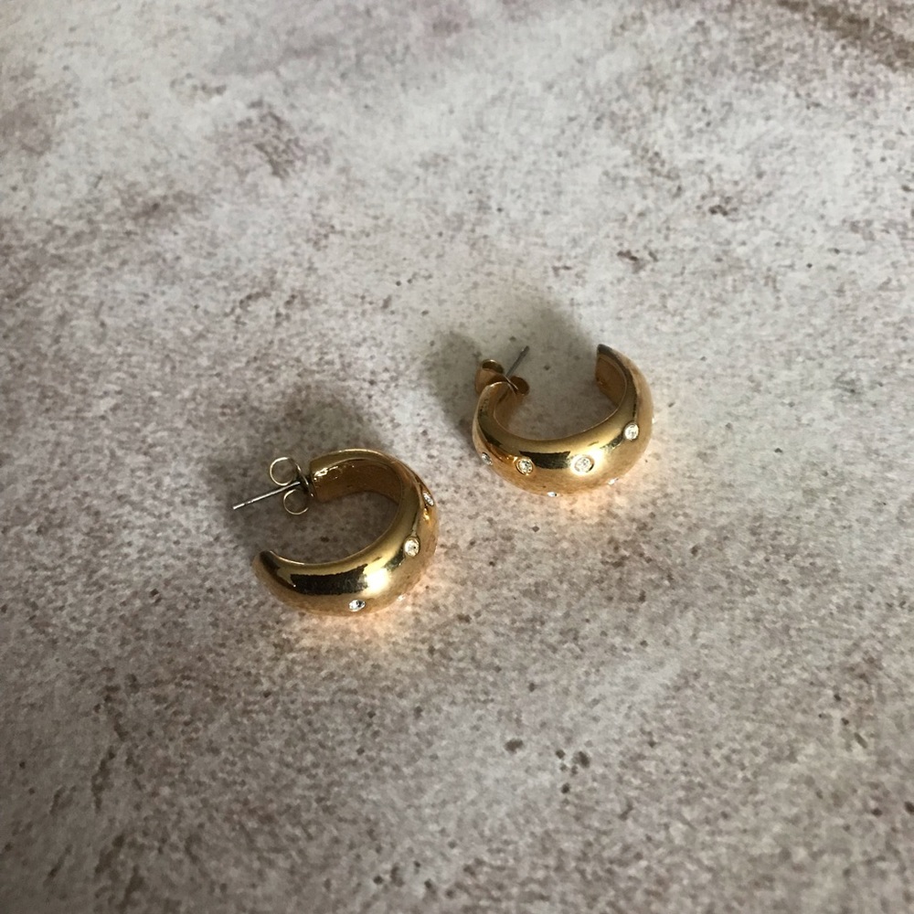 Avon gold tone hoop earrings
